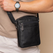 
Classic 100% Full-Grain leather Bag - Perspective arrière montrant les bretelles en cuir renforcées