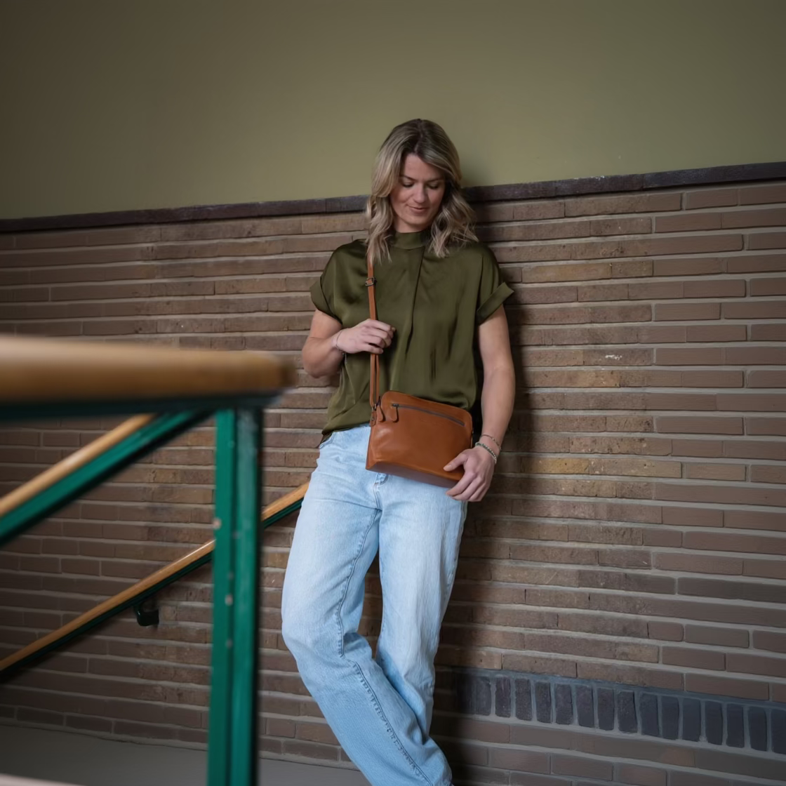 Nebraska Full-Grain Leather Crossbody Bag pour Femme – Vue produit alternative 3