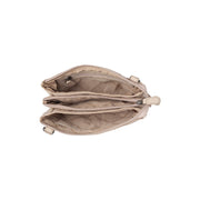 
Solid Antique Brass Hardware & Heavy-Duty Dual Zipper Detail on Osaka Sac besace en cuir pleine fleur