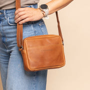 
Westmere Sac besace en cuir pleine fleur – alternate product view 2