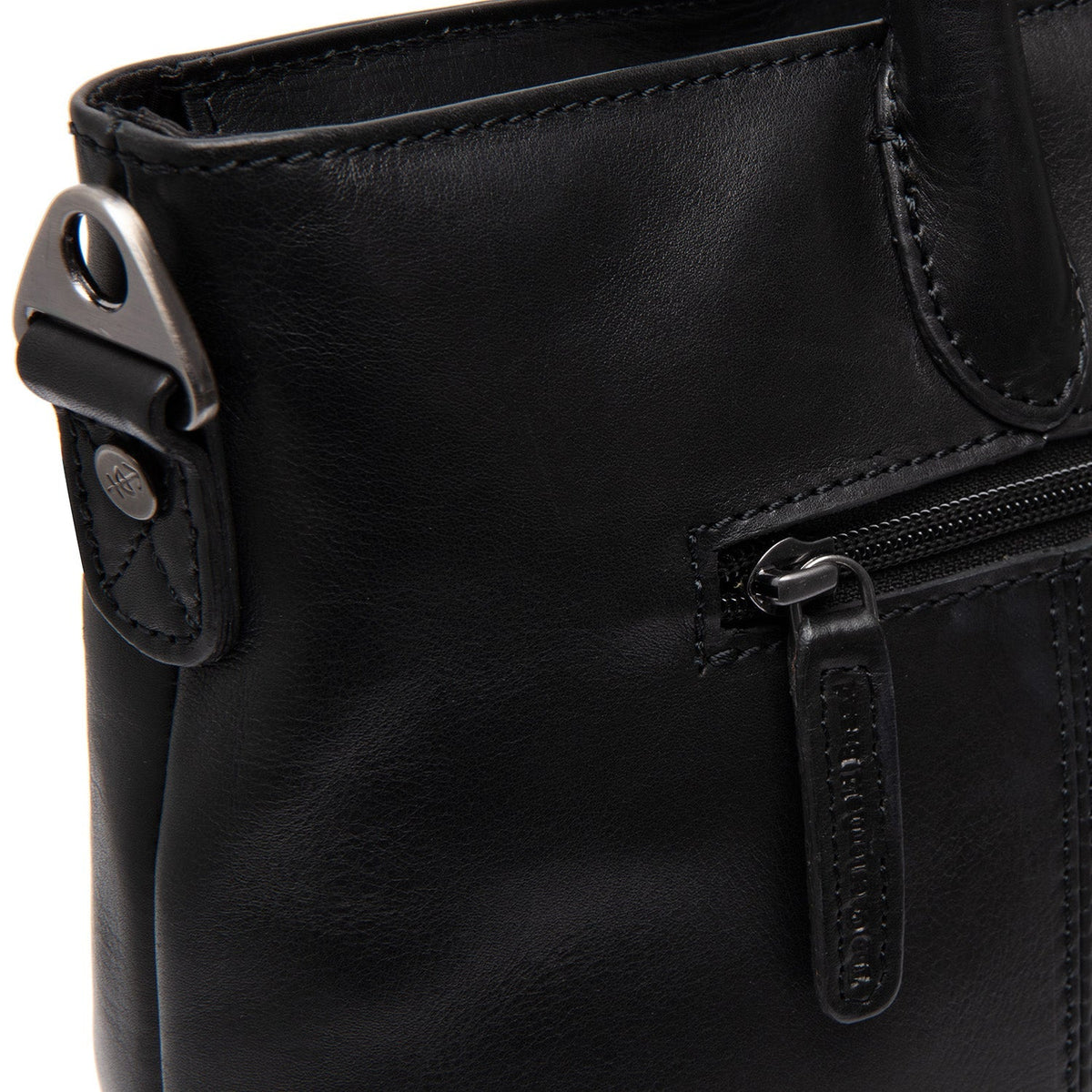 
Vue détaillée of Classic Collar & Heavy-Duty Zipper Hardware on Pergamino Sac à main en cuir pleine fleur