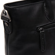 
Vue détaillée of Classic Collar & Heavy-Duty Zipper Hardware on Pergamino Sac à main en cuir pleine fleur