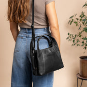 Salina Full-Grain Leather Handbag pour Femme - Vue de profil avec coupe de manche ergonomique