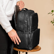 Lennox Full-Grain Leather Laptop Backpack pour Femme - Structured Side Profile Showing Gusset Depth &amp; Expansion Capacity