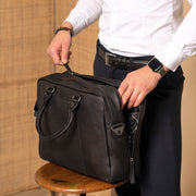 Boston Full-Grain Leather Laptop Bag pour Homme - Structured Side Profile Showing Gusset Depth &amp; Expansion Capacity