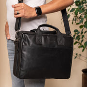 
Classic 100% Full-Grain leather Briefcase - Perspective arrière montrant les bretelles en cuir renforcées