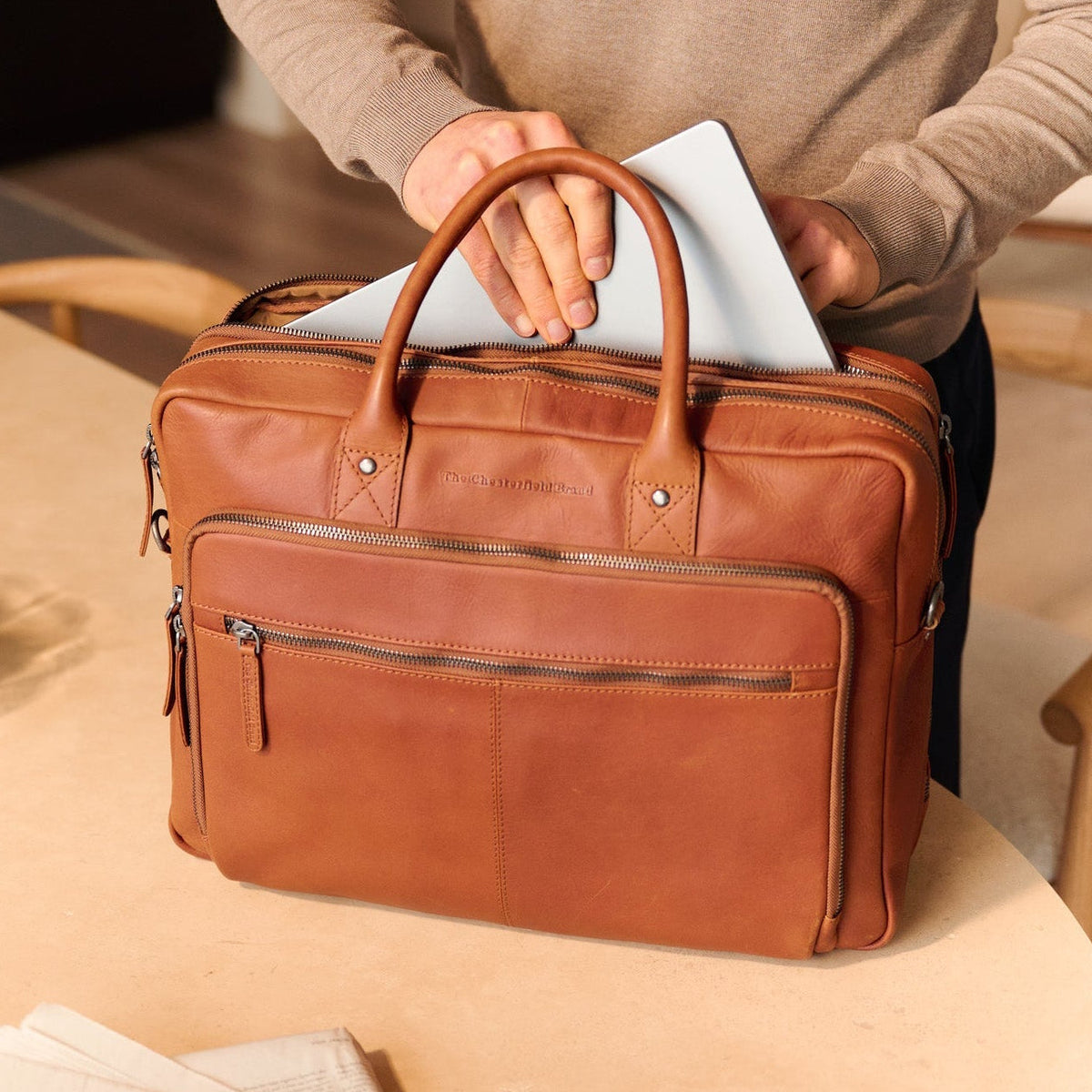 Tacama Full-Grain Leather Laptop Bag pour Femme – Vue produit alternative 3