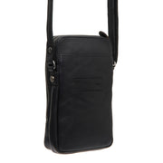 Tailored Rib Cuffs &amp; Hem Craftsmanship Construction Detail on Alesund Full-Grain Leather Phone Bag pour Femme