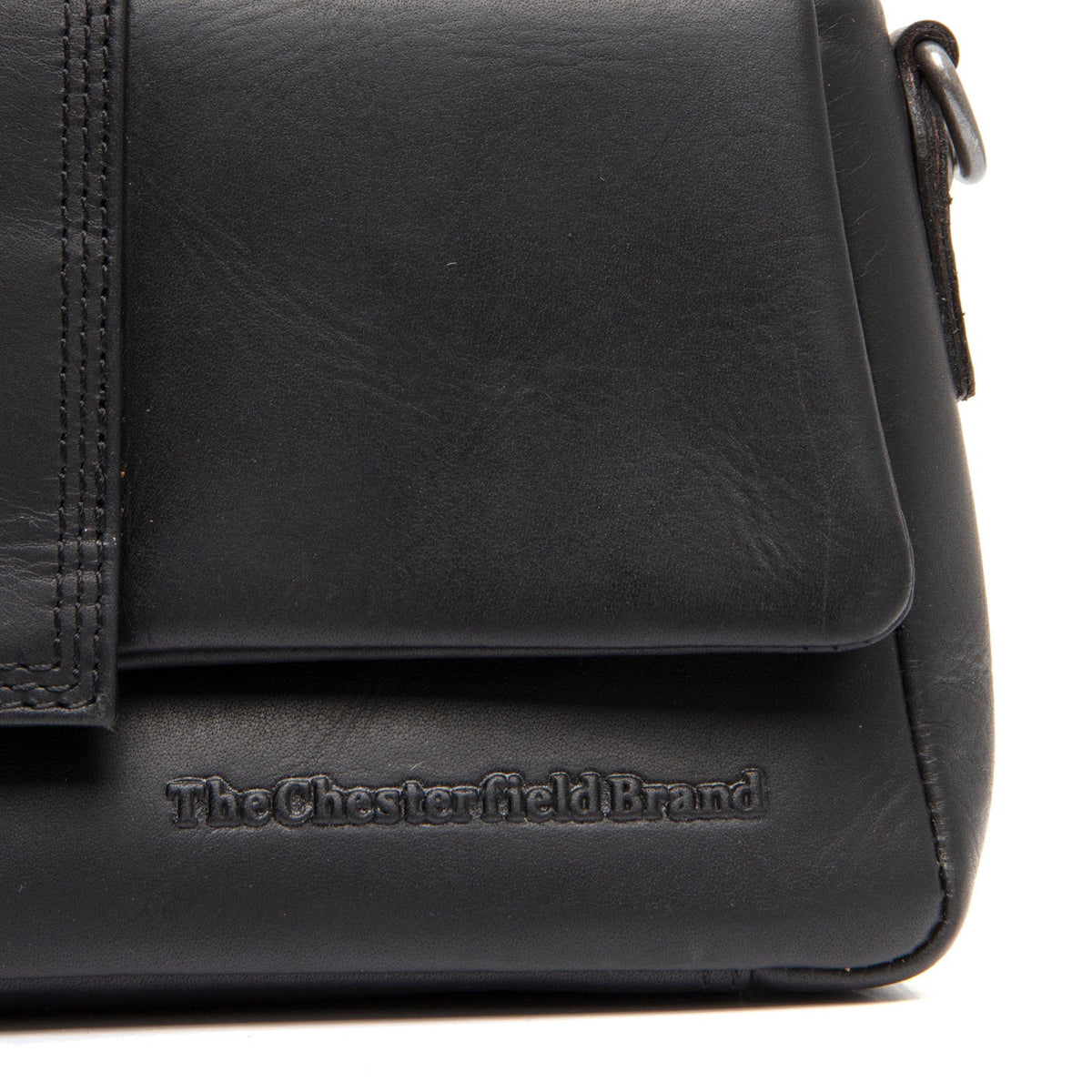 Solid Antique Brass Hardware &amp; Heavy-Duty Dual Zipper Detail on Clifden Sac bandoulière en cuir pleine fleur