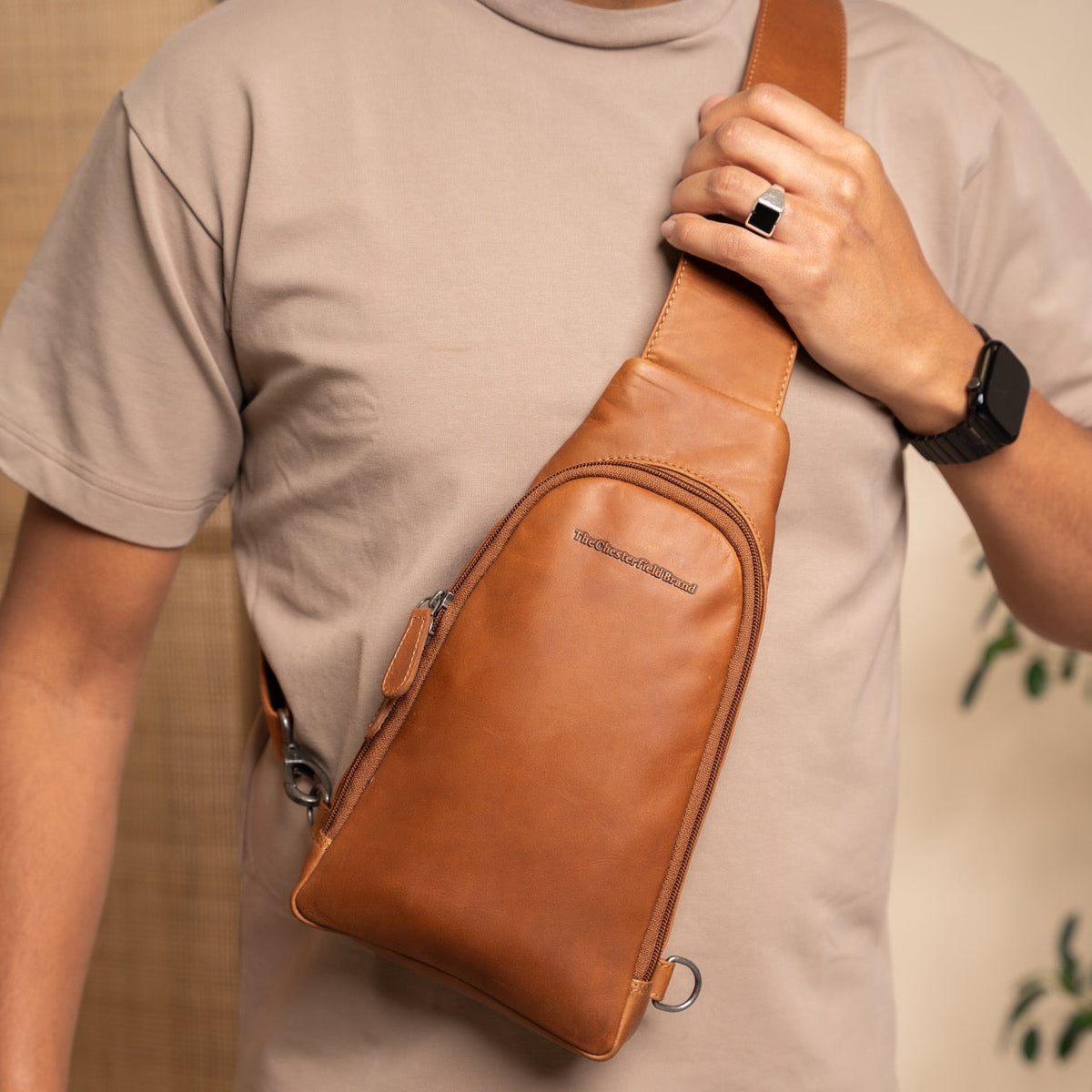 Leather Sling Bag Bowey pour Femme – Vue produit alternative 3