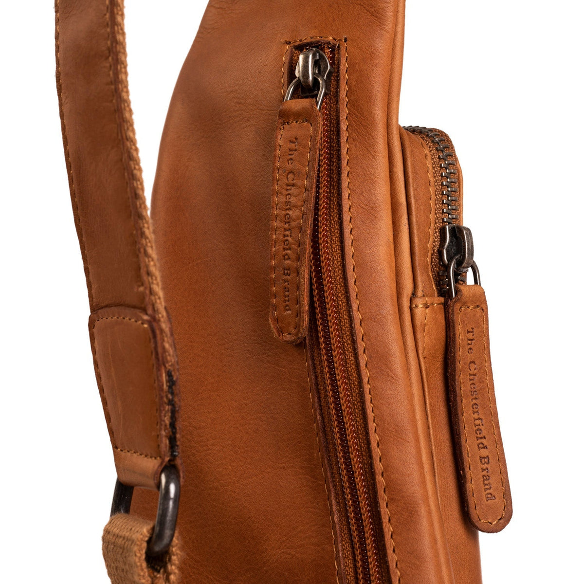 Cognac Leather Sling Bag Logan pour Femme, detail view 3