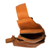 Cognac Leather Sling Bag Logan pour Femme, detail view 4