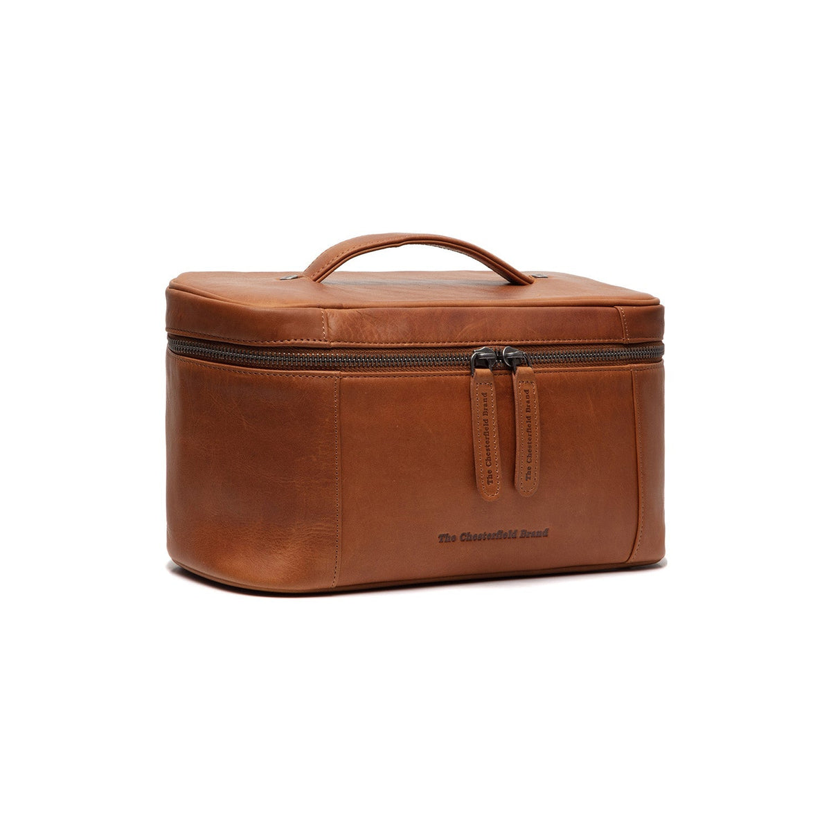 Styled Fit Perspective of Limone Full-Grain Leather Toiletry Bag pour Femme on Model - Natural Daylight Drape