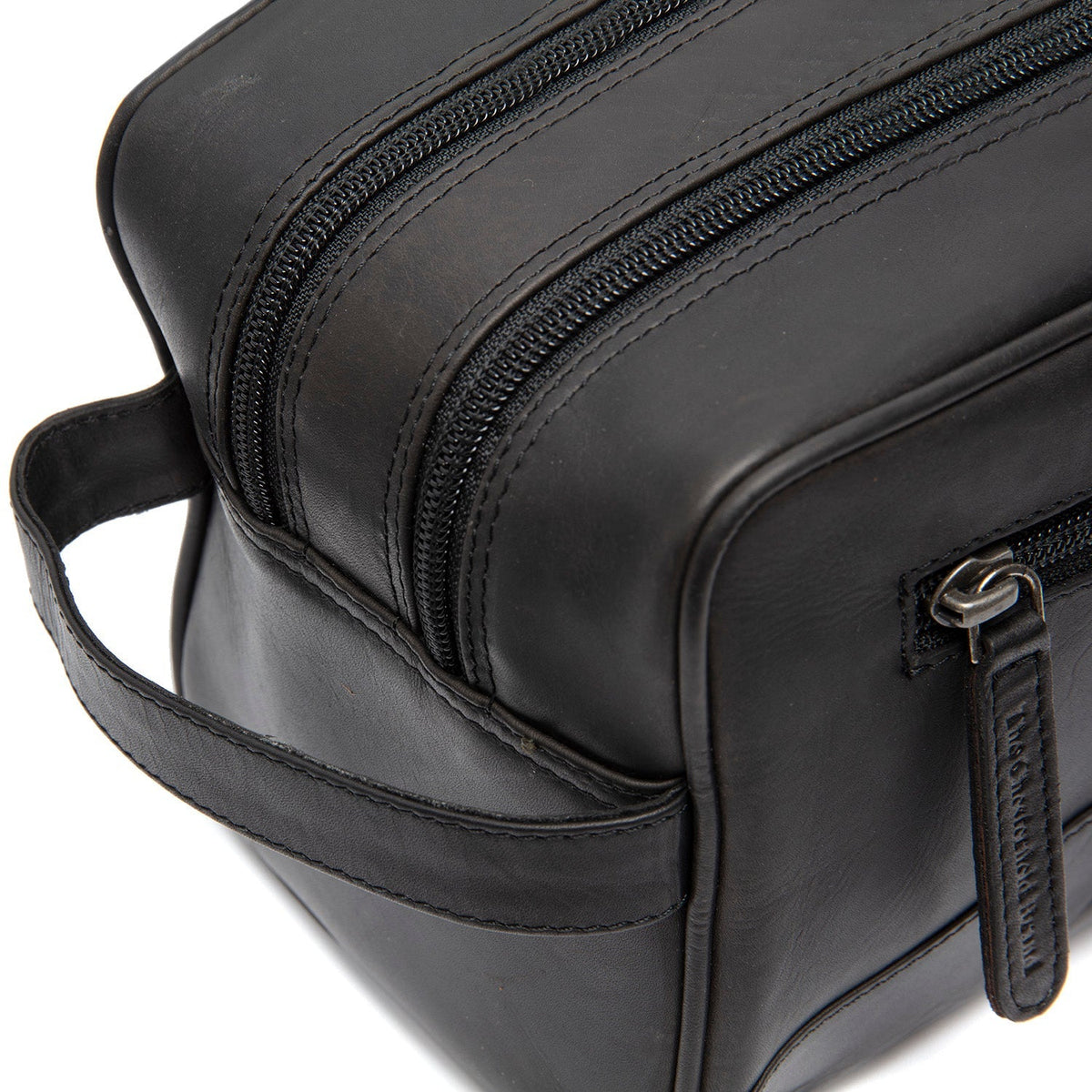 Vue détaillée of Classic Collar &amp; Heavy-Duty Zipper Hardware on Stacey Full-Grain Leather Toiletry Bag pour Femme