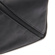 Vue détaillée of Classic Collar &amp; Heavy-Duty Zipper Hardware on Trevia Full-Grain Leather Toiletry Bag pour Femme