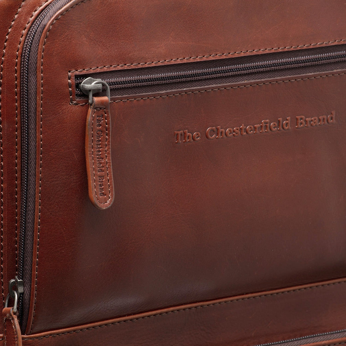 
Vue détaillée of Classic Collar & Heavy-Duty Zipper Hardware on Leather Trolley San Marino pour Femme