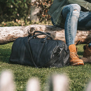 Melbourne Full-Grain Leather Weekender Bag pour Femme - Structured Side Profile Showing Gusset Depth &amp; Expansion Capacity