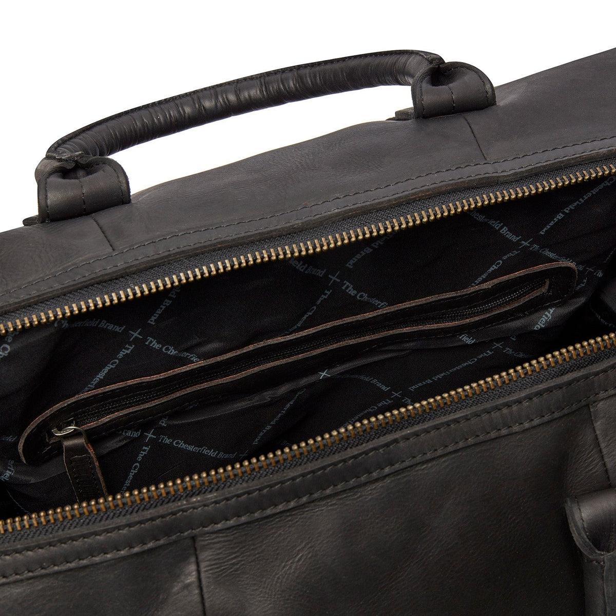 Solid Antique Brass Hardware &amp; Heavy-Duty Dual Zipper Detail on Portsmouth Full-Grain Leather Weekender Bag pour Femme