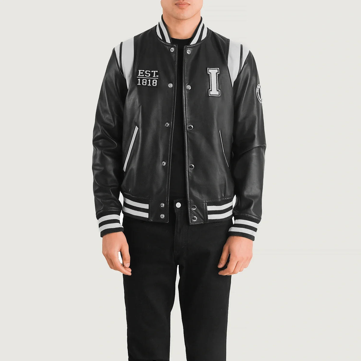 Liberte Illinois Noir Leather Varsity Veste en Cuir pour Homme in Black &amp; White Sheepskin Leather - Vue de face &amp; silhouette ajustée | Acheter en ligne