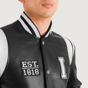 Vue détaillée of Varsity &amp; Snap Button Hardware on Liberte Illinois Noir Leather Varsity Veste en Cuir pour Homme