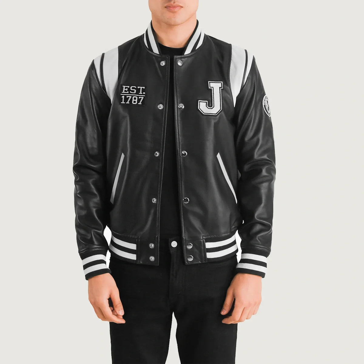 Liberte New Jersey Noir Leather Varsity Veste en Cuir pour Homme in Black &amp; White Sheepskin Leather - Vue de face &amp; silhouette ajustée | Acheter en ligne