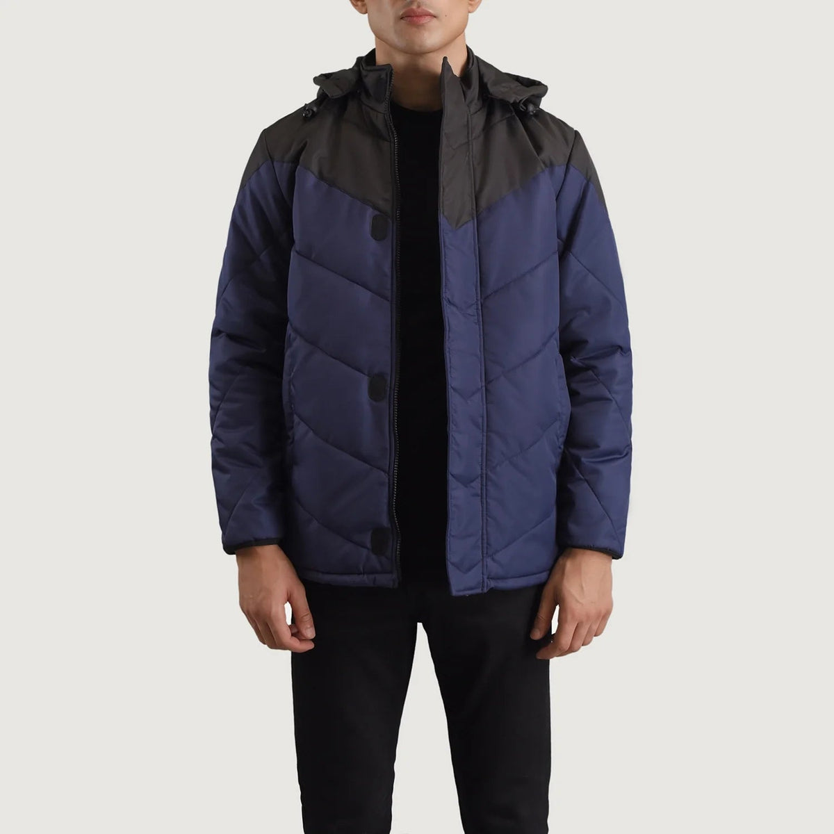 
Luka Noir & Bleu Hooded Puffer Veste en Cuir pour Homme in Black & Blue Full-Grain Leather - Vue de face & silhouette ajustée | Acheter en ligne
