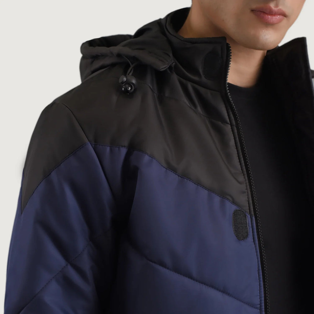 
Vue intérieure Showing Quilted Viscose Lining & Deux poches intérieures fonctionnelles