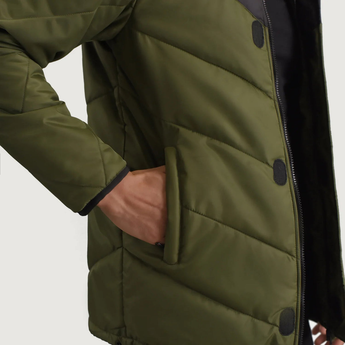 
Vue intérieure Showing Quilted Viscose Lining & Deux poches intérieures fonctionnelles