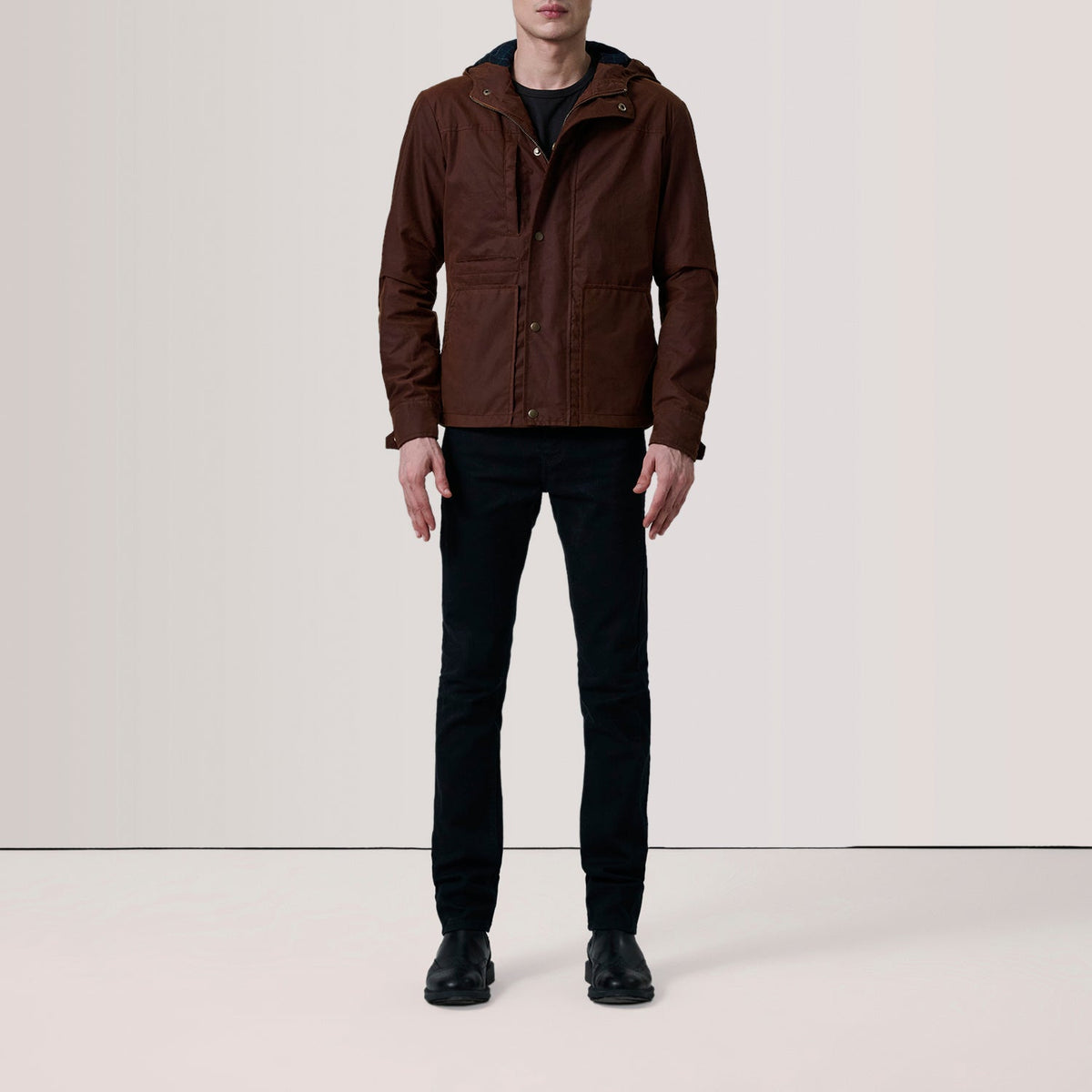 Brown Waxed Cotton Canvas Hooded Jacket - Vue de dos avec coupe ajustée aux épaules &amp; ourlet soigné