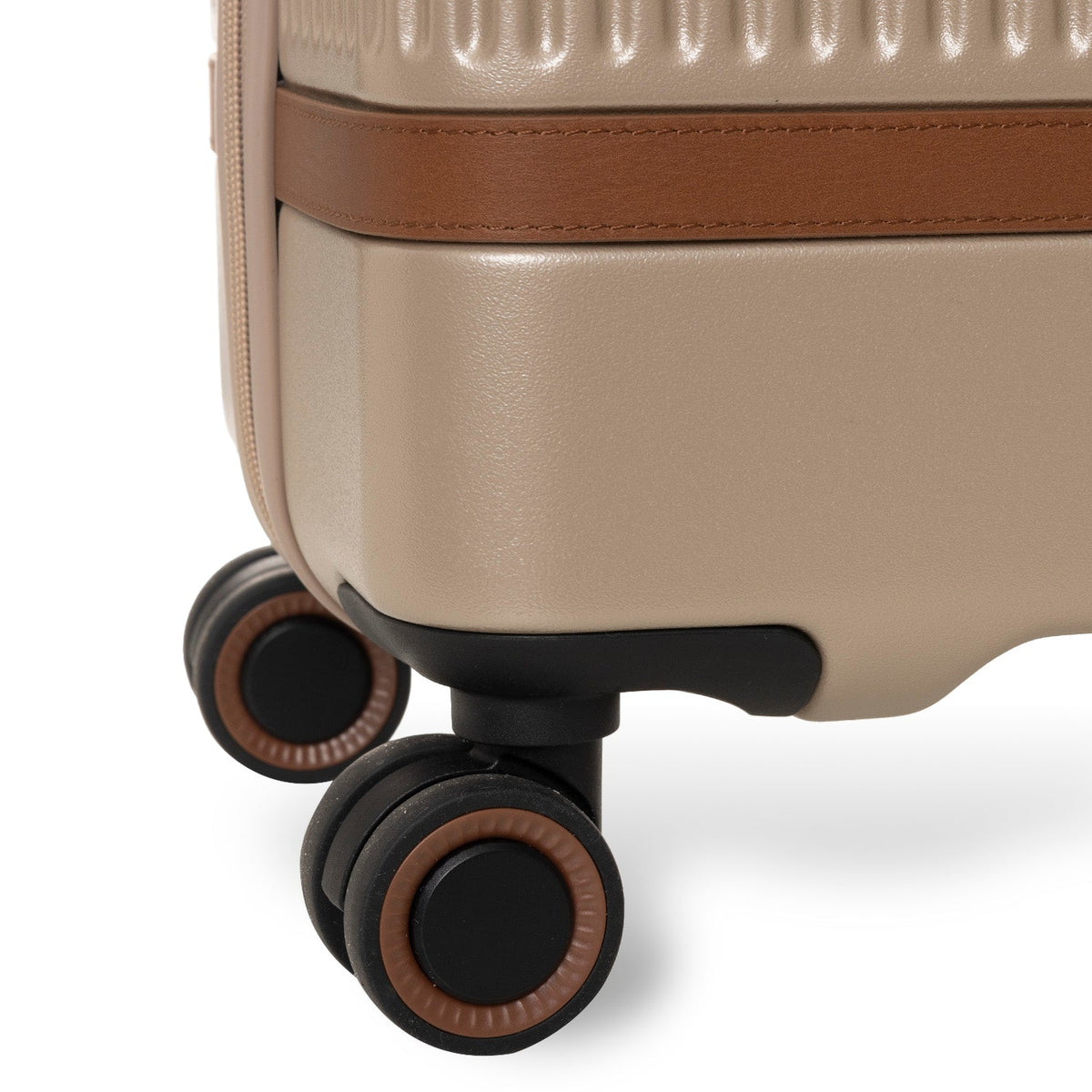 Vue détaillée of Classic Collar &amp; Heavy-Duty Zipper Hardware on Medium Suitcase Zuna pour Femme