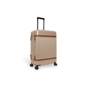 Medium Suitcase Zuna pour Femme in Classic 100% Full-Grain Leather - Vue de face &amp; silhouette ajustée | Acheter en ligne
