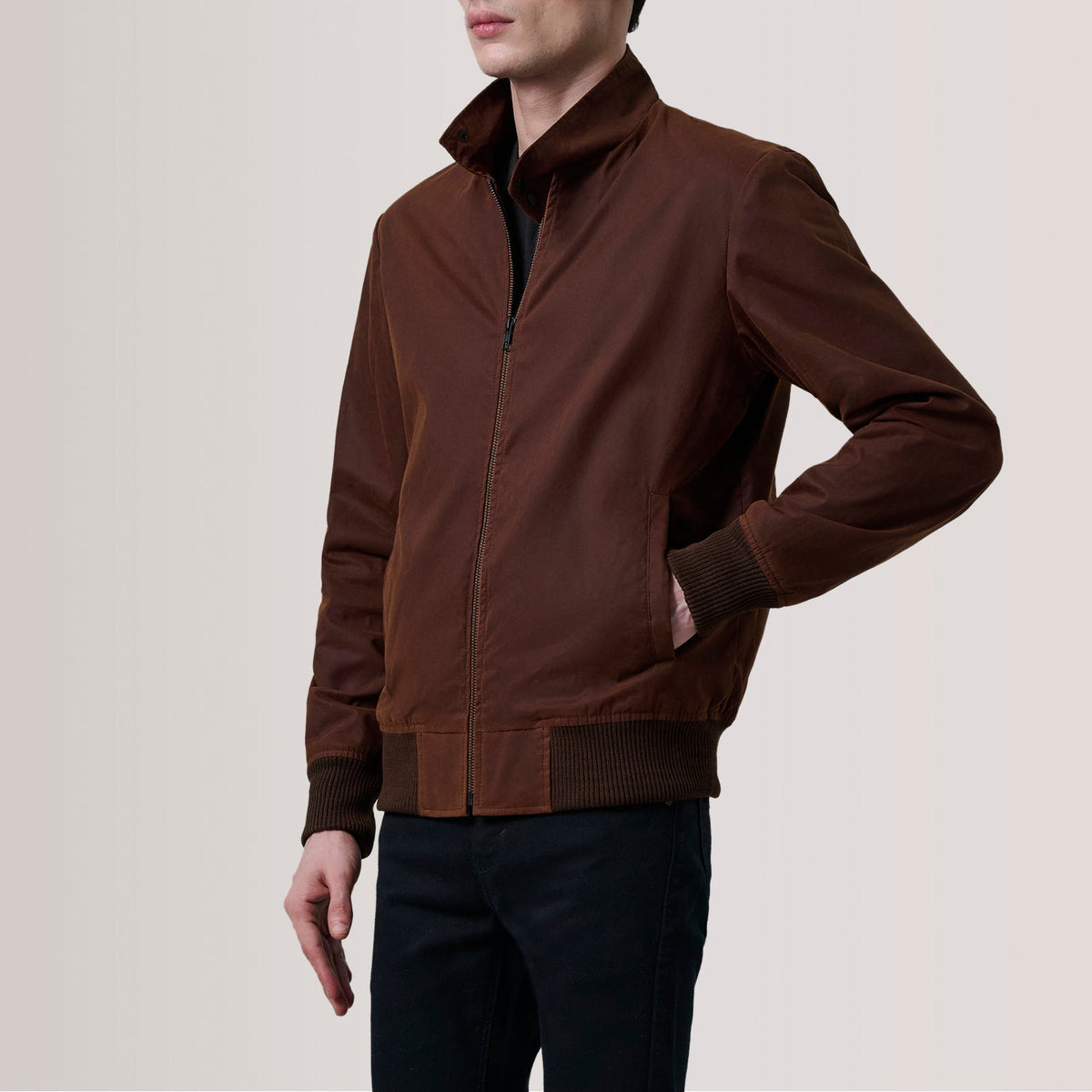 
Morrison Marron Canvas Blouson Bombardier en Cuir pour Homme For Men - Vue de profil mettant en valeur la coupe de manche ergonomique