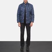 Vue détaillée of Belted Band &amp; Zipper with Front Button Flap Hardware on Men's Nelson Quilted Blue Windbreaker Jacket
