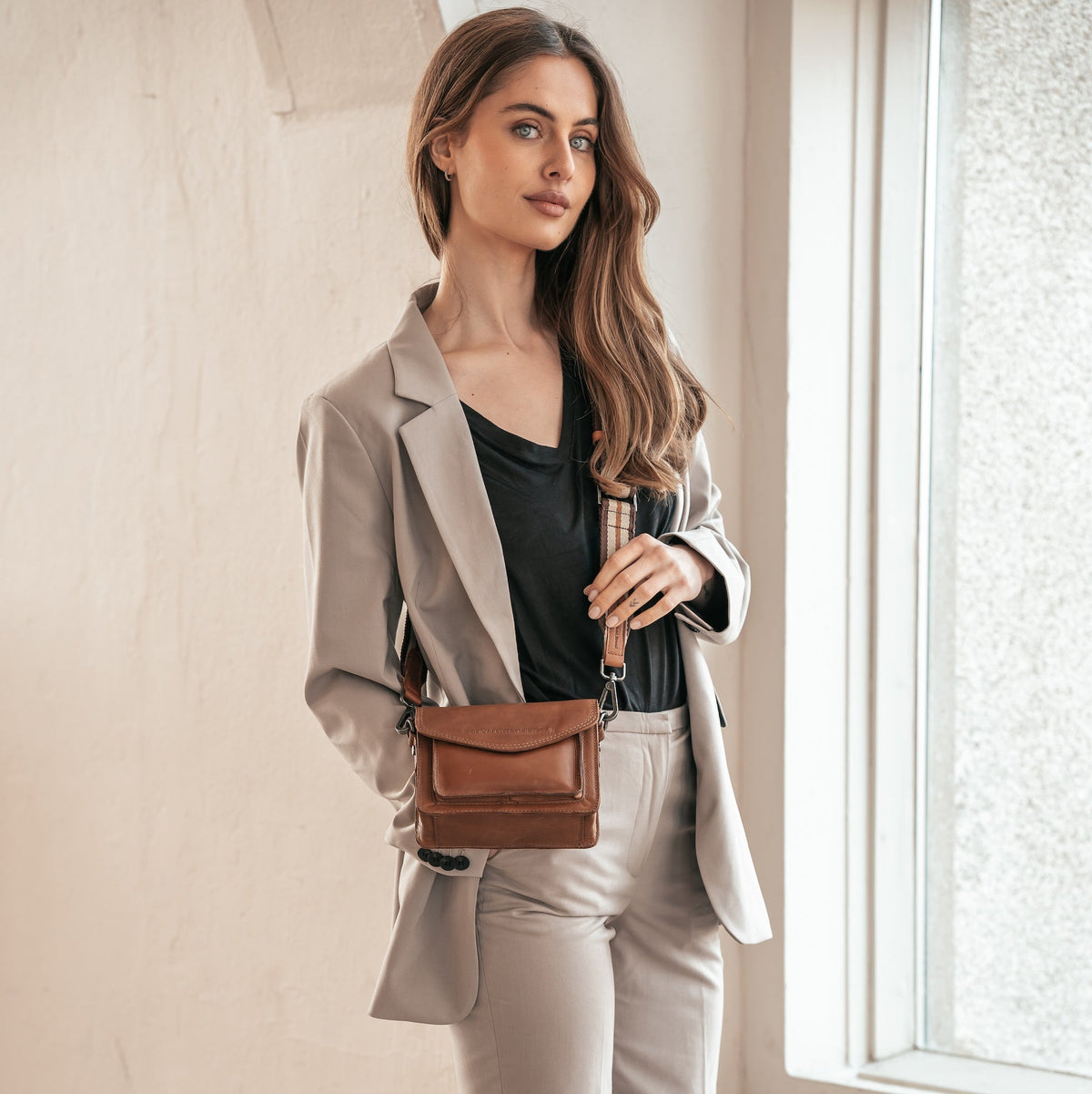 Classic 100% Full-Grain leather Goods - Vue de dos avec coupe ajustée aux épaules &amp; ourlet soigné