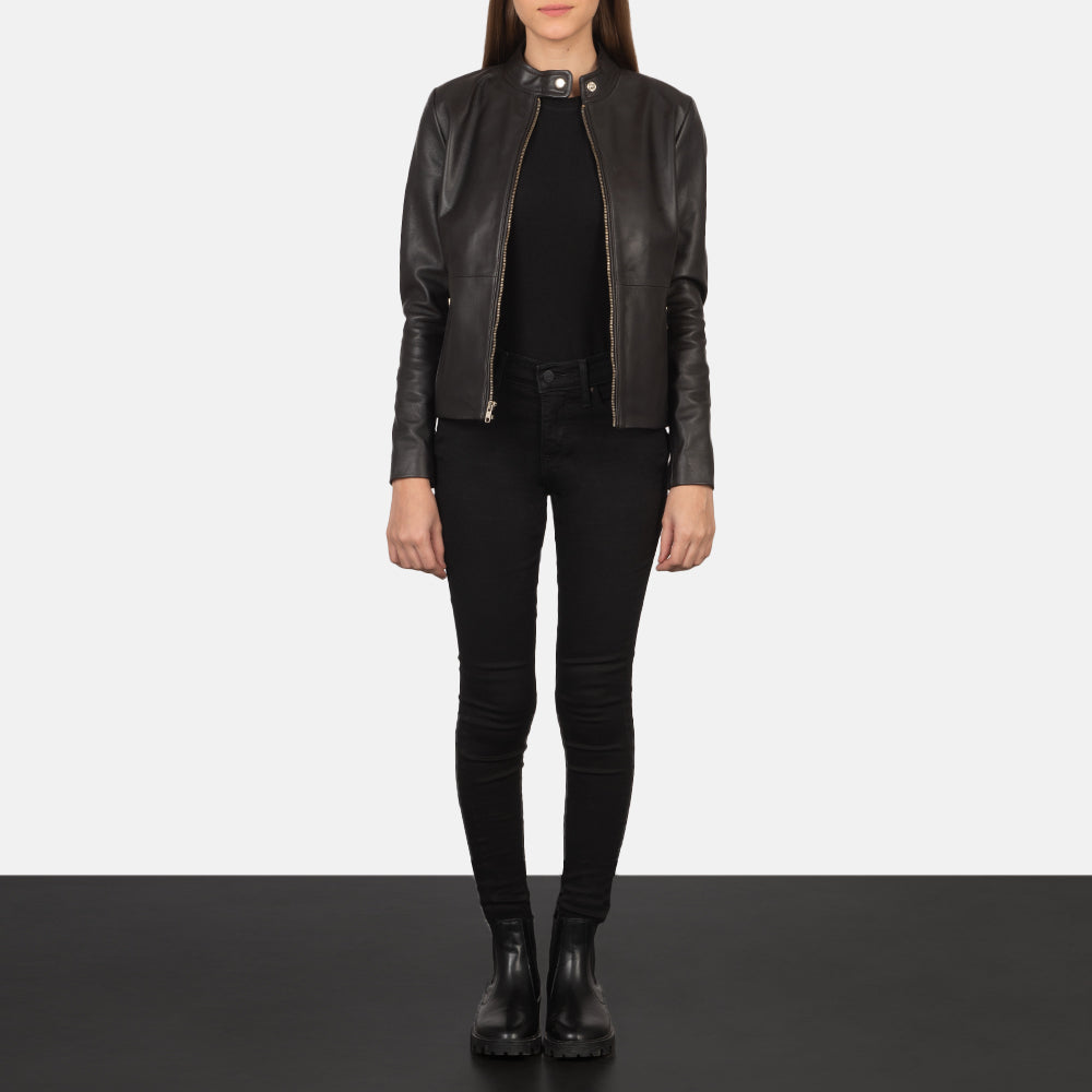 Women's Rave Brown Leather Biker Jacket - Vue de profil avec coupe de manche ergonomique