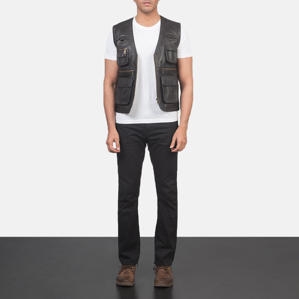 
Safari Marron Gilet en Cuir pour Homme - Vue de profil mettant en valeur la coupe de manche ergonomique