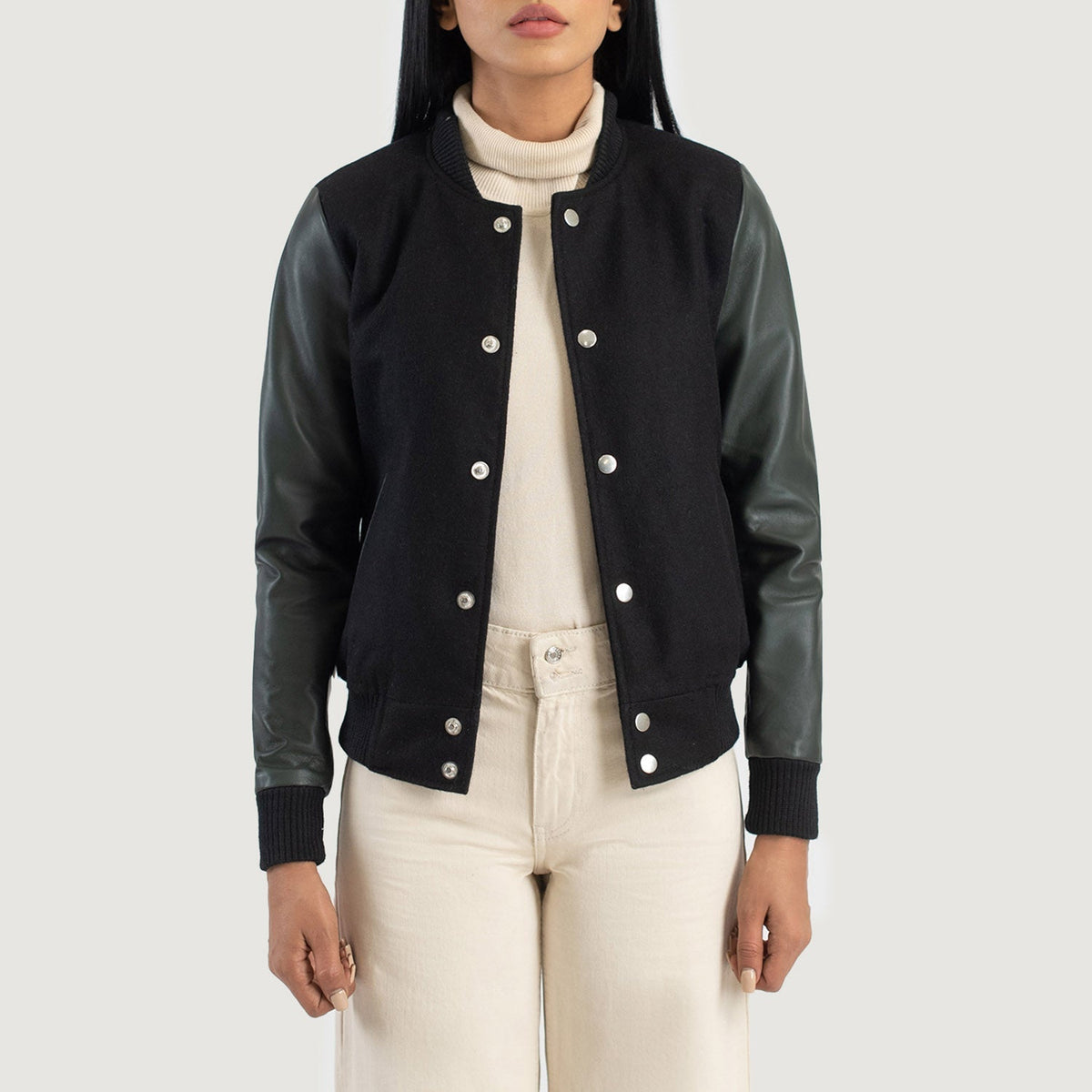Savant Green Hybrid Varsity Jacket in Green Sheepskin Leather - Vue de face &amp; silhouette ajustée | Acheter en ligne
