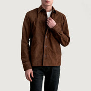 Scout Mocha Suede Leather Shirt pour Homme in Brown Goatskin Suede - Vue de face &amp; silhouette ajustée | Acheter en ligne