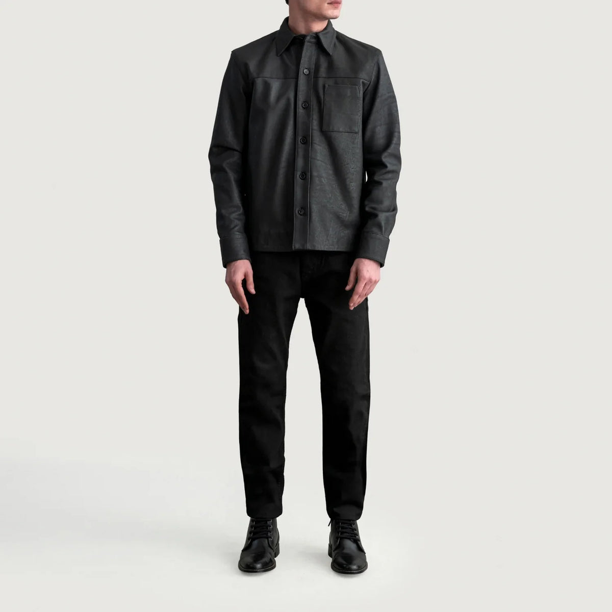 
Vue détaillée of Shirt & Buttons Hardware on Scout Tumbled Noir Leather Shirt pour Homme