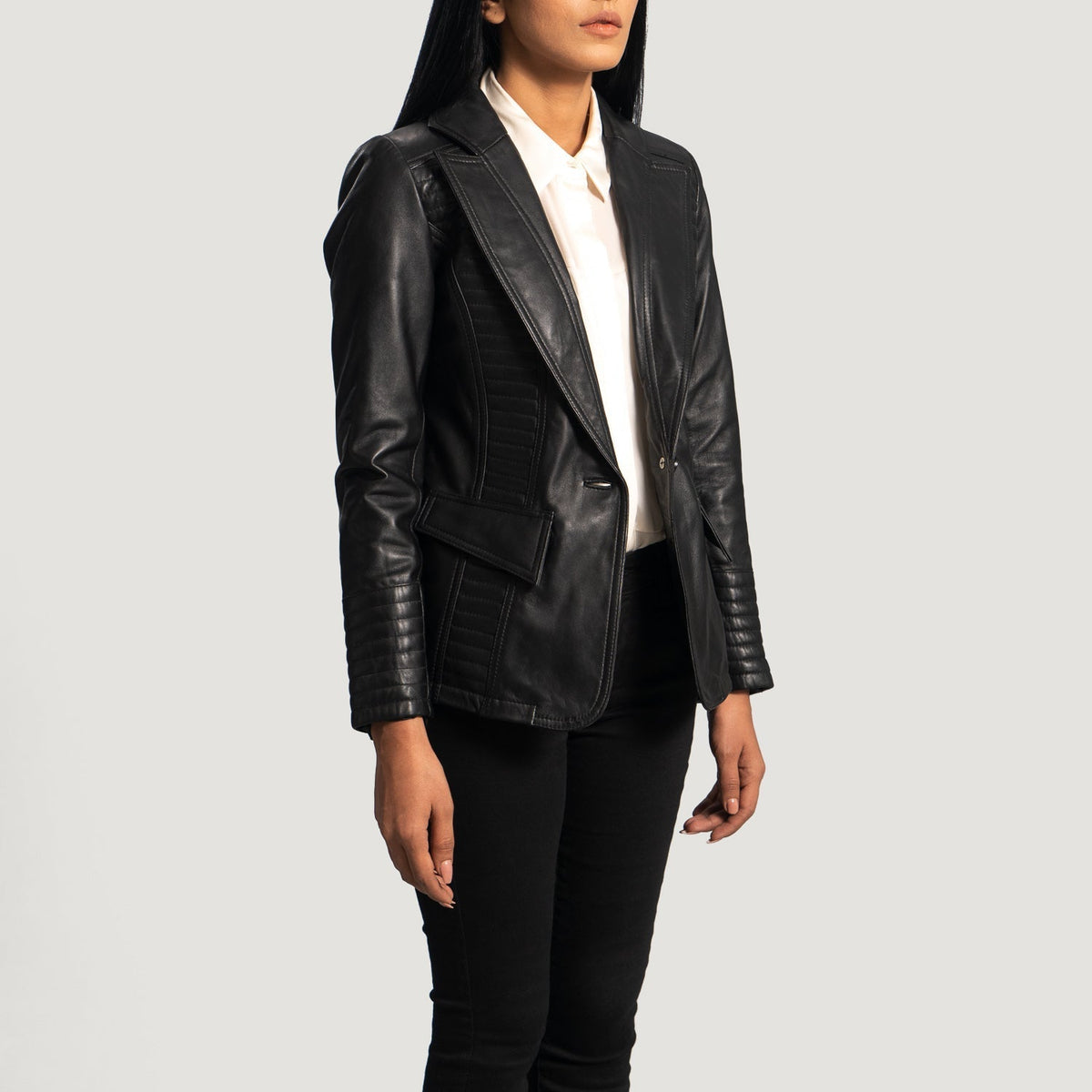 Black Sheepskin leather Blazer - Vue de dos avec coupe ajustée aux épaules &amp; ourlet soigné