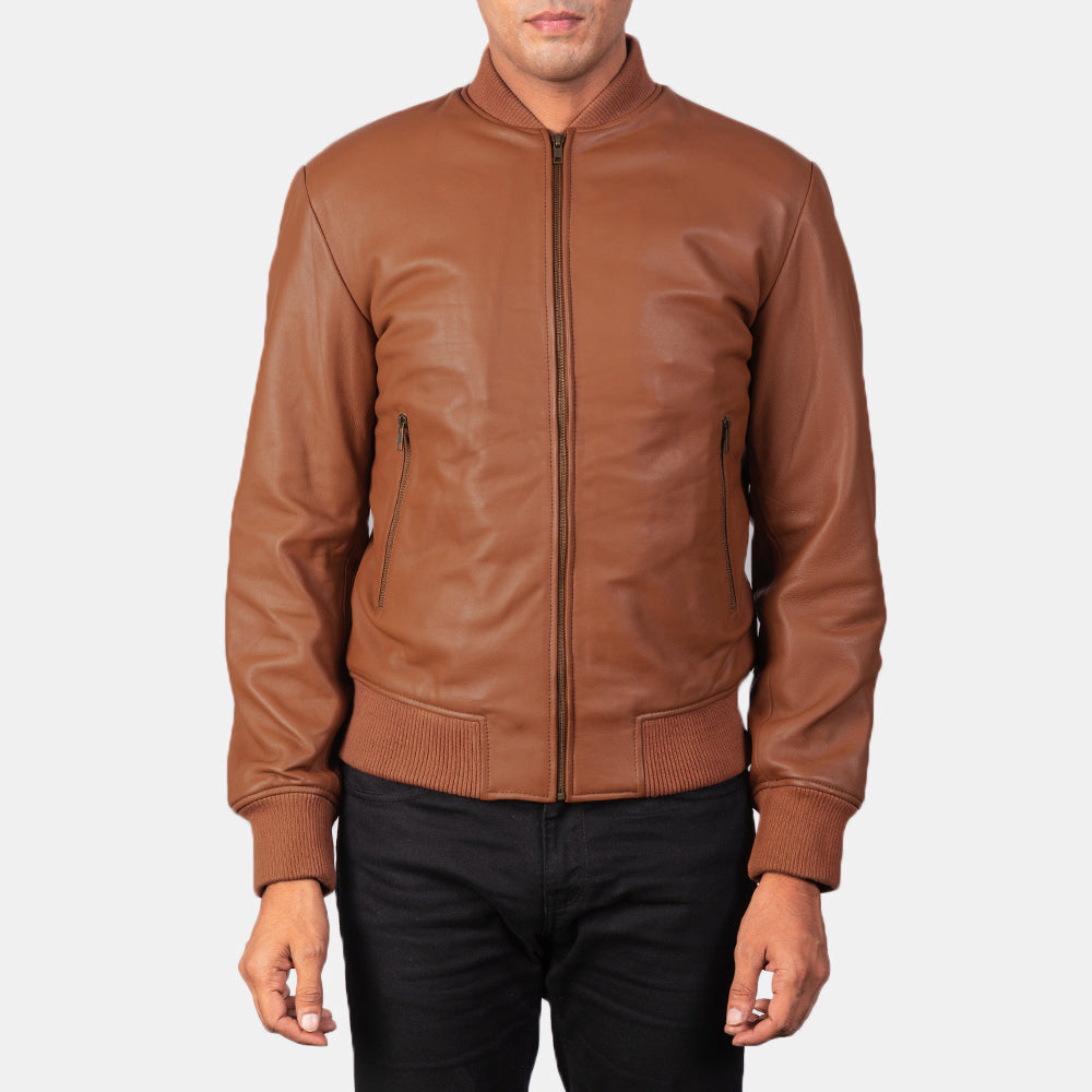 Vue détaillée of Varsity &amp; Zipper Hardware on Men's Shane Marron Blouson Bomber en Cuir pour Homme