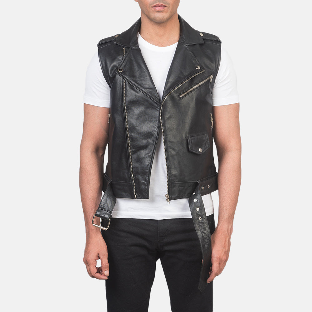 Men's Sullivan Noir Leather Biker Vest pour Homme in Black Cowhide Leather - Vue de face &amp; silhouette ajustée | Acheter en ligne