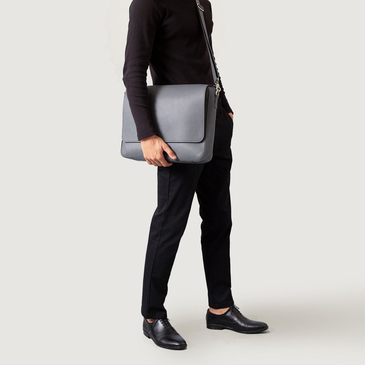 
The Carismatico Leather Messenger Bag – alternate product view 5