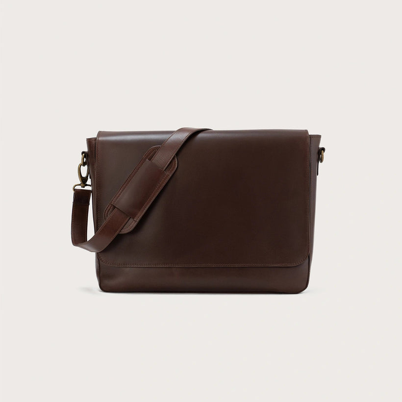The Carismatico Leather Messenger Bag