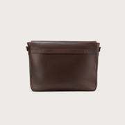 
The Carismatico Vintage Brown Leather Messenger Bag For Men & Women - Profil latéral structuré montrant la profondeur du soufflet