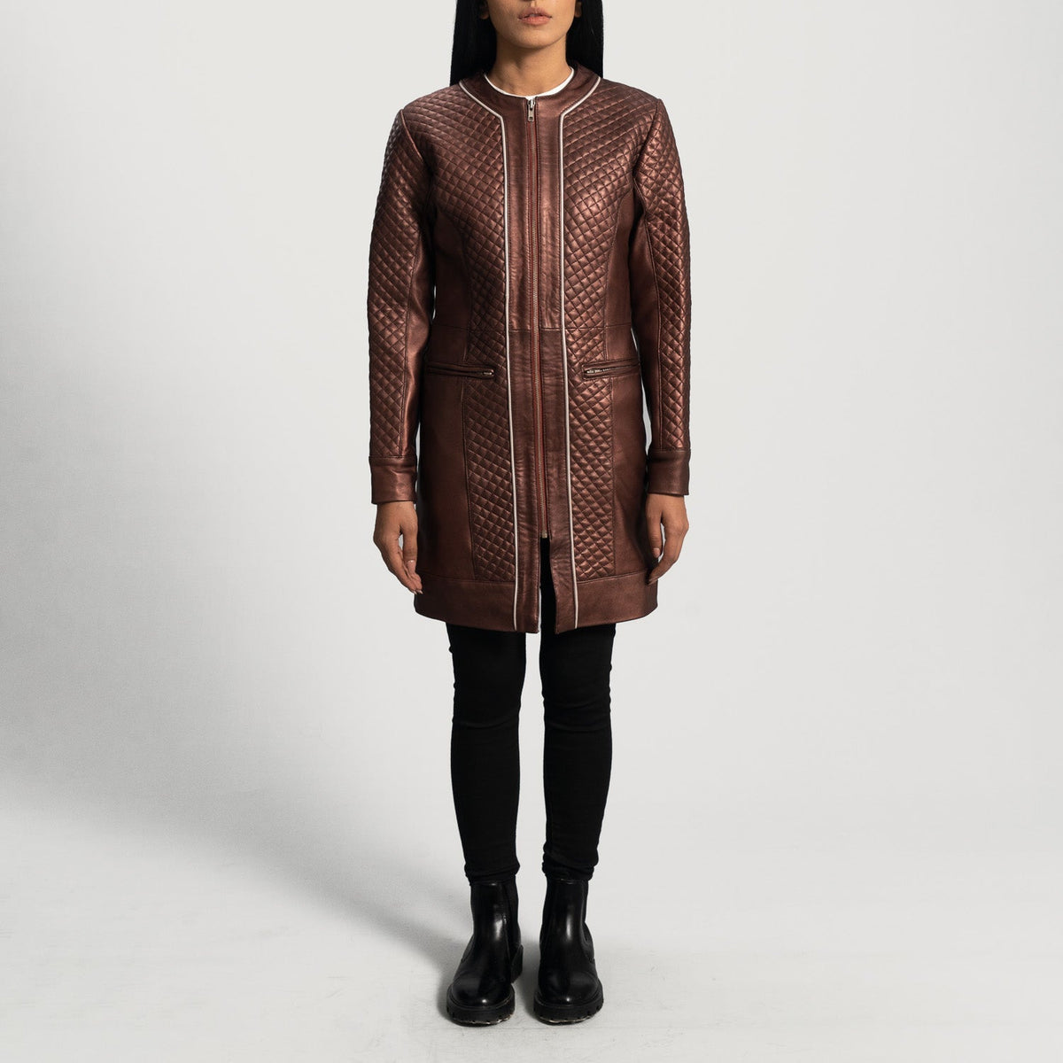 Women's Trudy Lane Matelassé Bordeaux Manteau en Cuir pour Femme - Vue de profil avec coupe de manche ergonomique