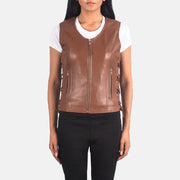 Women's Vanda Marron Leather Biker Vest pour Femme in Brown Sheepskin Leather - Vue de face &amp; silhouette ajustée | Acheter en ligne