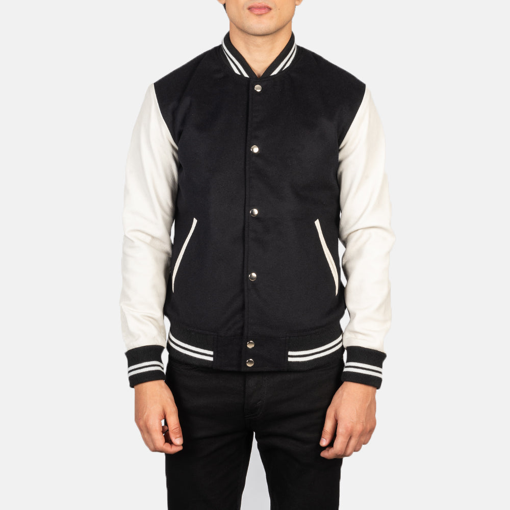 Vue détaillée of Varsity &amp; Snap Buttons Hardware on Men's Vaxton Noir &amp; Blanc Hybrid Varsity Veste en Cuir pour Homme