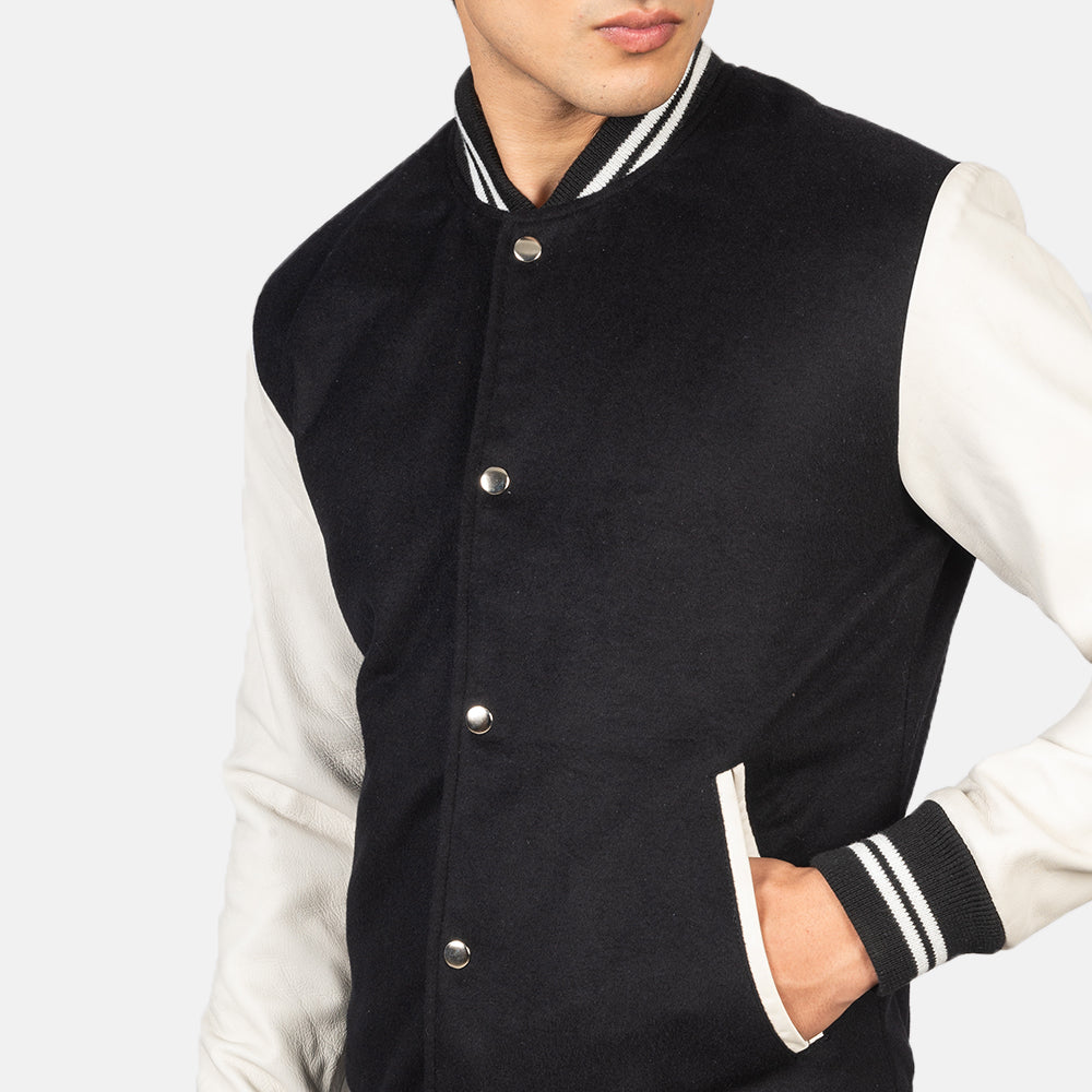 Vue intérieure Showing Quilted Polyester Lining &amp; Deux poches intérieures