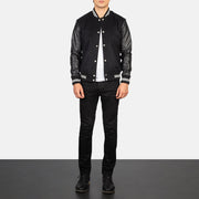 Men's Vaxton Noir Striped Hybrid Varsity Veste en Cuir pour Homme - Vue de profil avec coupe de manche ergonomique